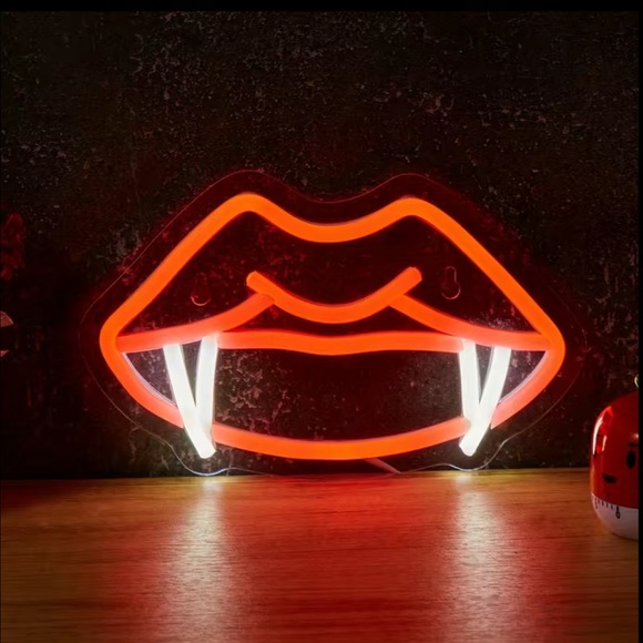 Halloween Vampire Fangs LED neon wall light - Picture 2 of 9